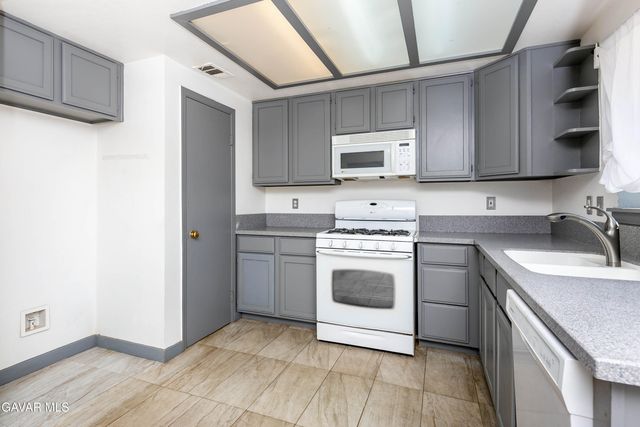 10416 Peach Avenue, California City, CA 93505