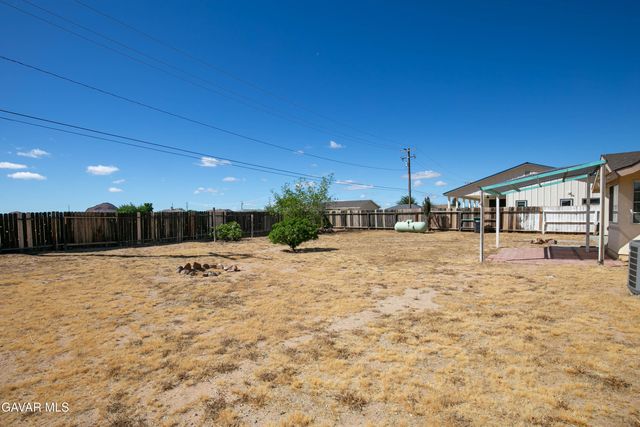 10416 Peach Avenue, California City, CA 93505
