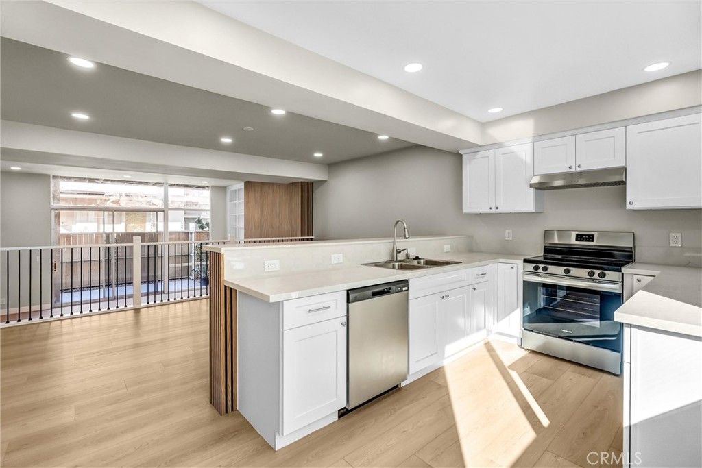 Image 11 of property listing at 5348 Fairview Boulevard 3, Ladera Heights, CA 90056