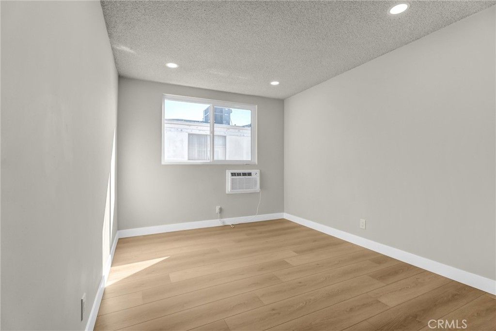 Image 20 of property listing at 5348 Fairview Boulevard 3, Ladera Heights, CA 90056