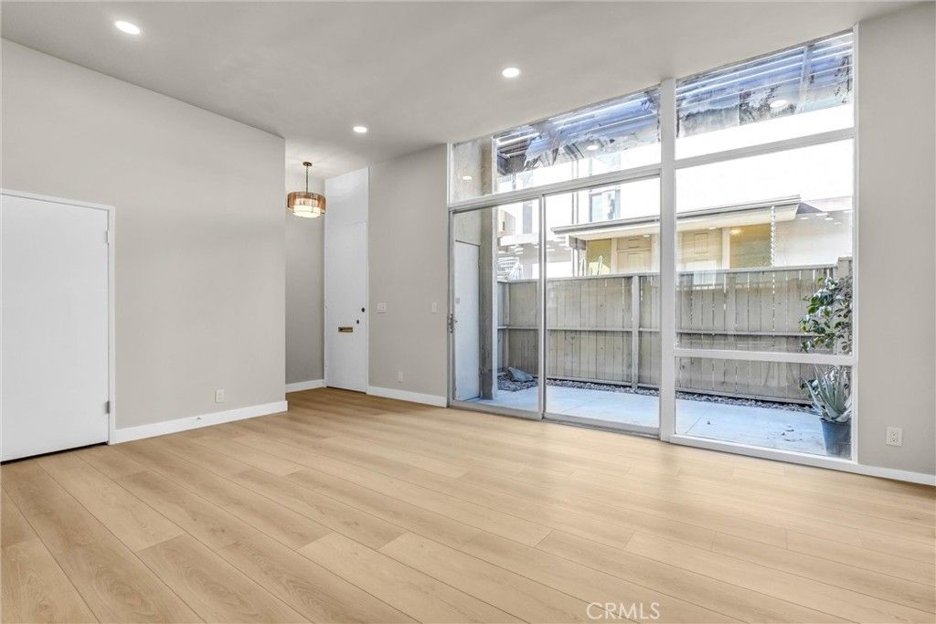 Image 7 of property listing at 5348 Fairview Boulevard 3, Ladera Heights, CA 90056