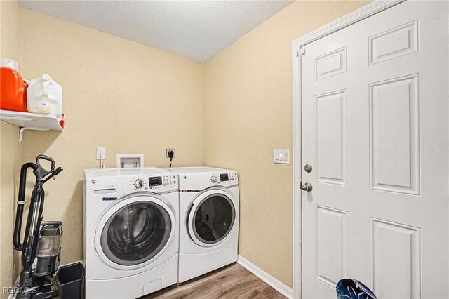 2369 NE 43rd LN, Cape Coral, FL 33909