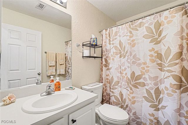 2369 NE 43rd LN, Cape Coral, FL 33909