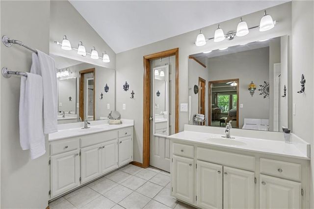1830 Parkside Drive, Liberty, MO 64068