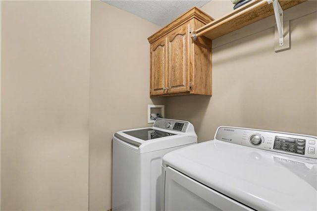 1830 Parkside Drive, Liberty, MO 64068