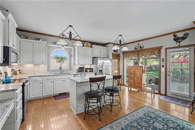 1830 Parkside Drive, Liberty, MO 64068