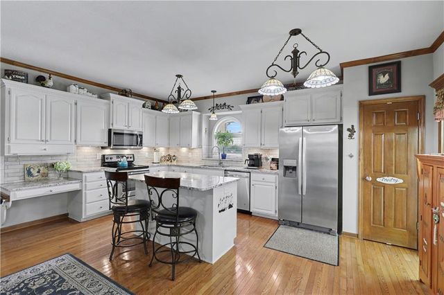1830 Parkside Drive, Liberty, MO 64068