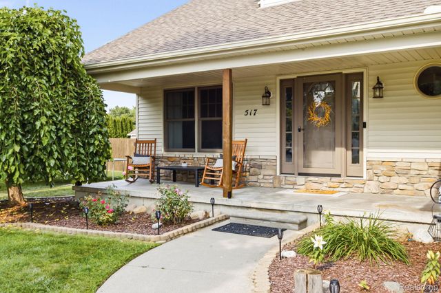 517 Kelli Avenue, Marysville, MI 48040