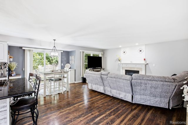 517 Kelli Avenue, Marysville, MI 48040