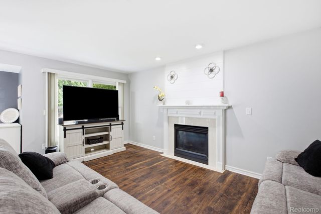 517 Kelli Avenue, Marysville, MI 48040