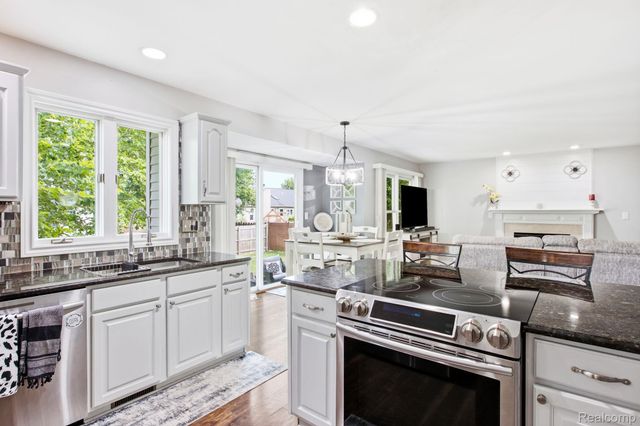 517 Kelli Avenue, Marysville, MI 48040