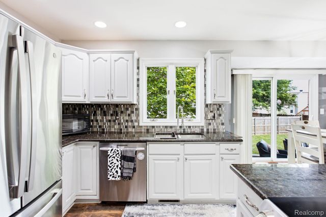 517 Kelli Avenue, Marysville, MI 48040