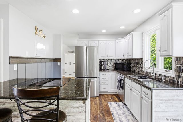 517 Kelli Avenue, Marysville, MI 48040