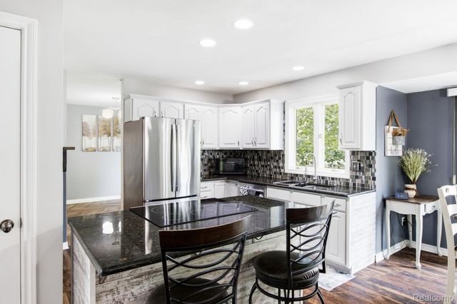 517 Kelli Avenue, Marysville, MI 48040