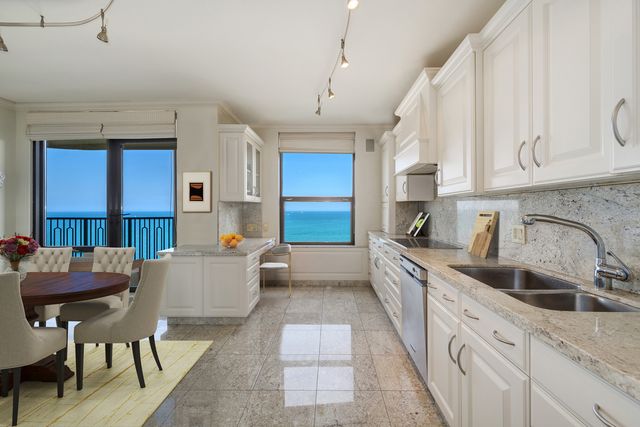 1040 N Lake Shore Drive 17D, Chicago, IL 60611