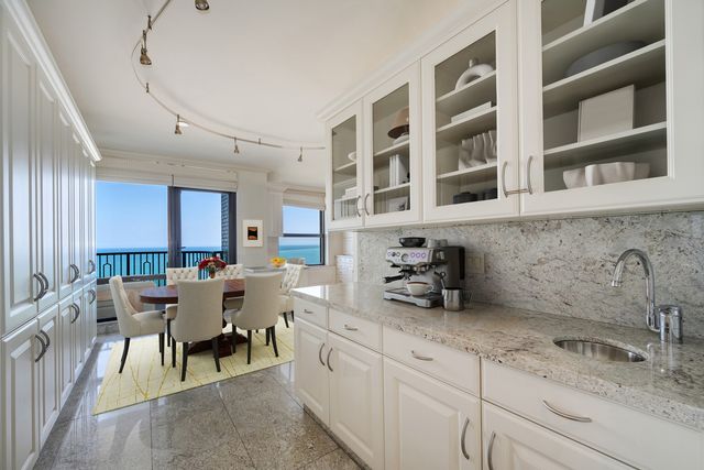 1040 N Lake Shore Drive 17D, Chicago, IL 60611