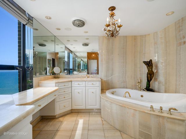 1040 N Lake Shore Drive 17D, Chicago, IL 60611