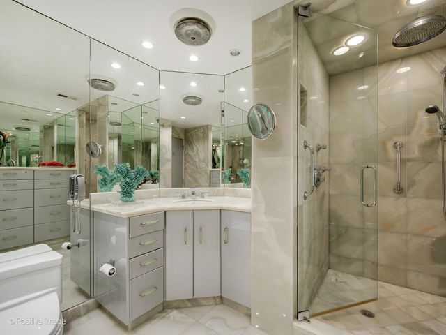 1040 N Lake Shore Drive 17D, Chicago, IL 60611