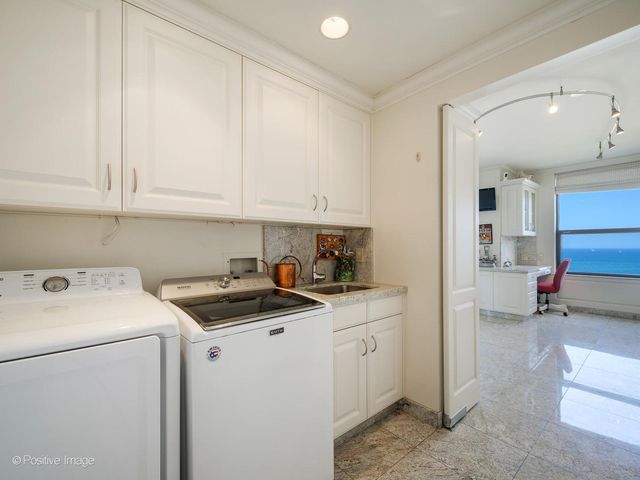 1040 N Lake Shore Drive 17D, Chicago, IL 60611
