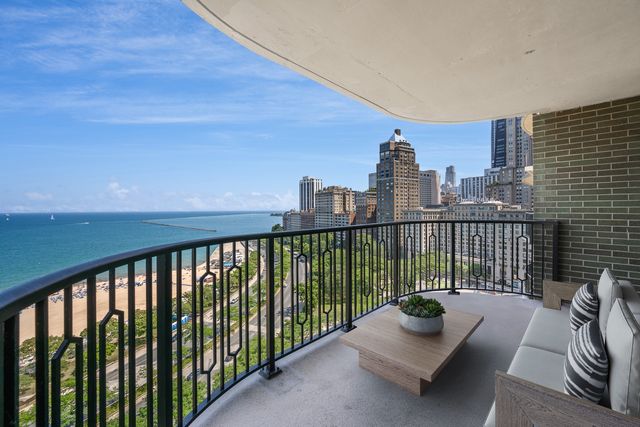 1040 N Lake Shore Drive 17D, Chicago, IL 60611