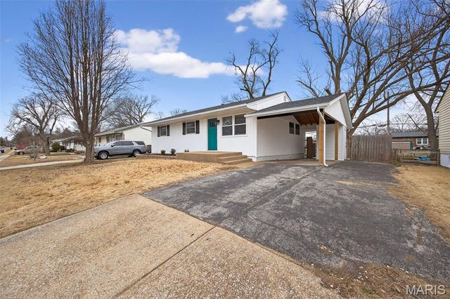 695 Mullanphy Road, Florissant, MO 63031