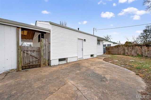 695 Mullanphy Road, Florissant, MO 63031