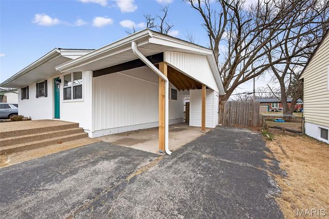 695 Mullanphy Road, Florissant, MO 63031