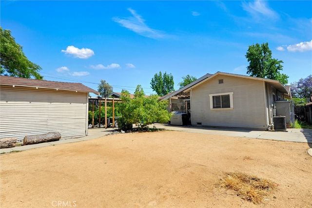 551 E Columbia, Pomona, CA 91767