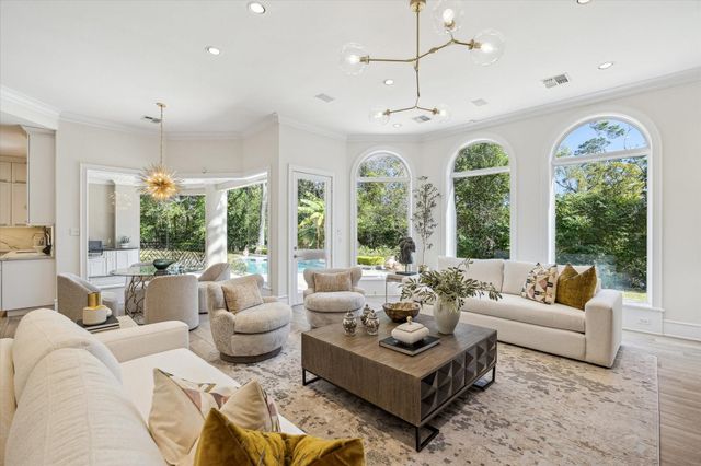 608 Little John Lane, Houston, TX 77024