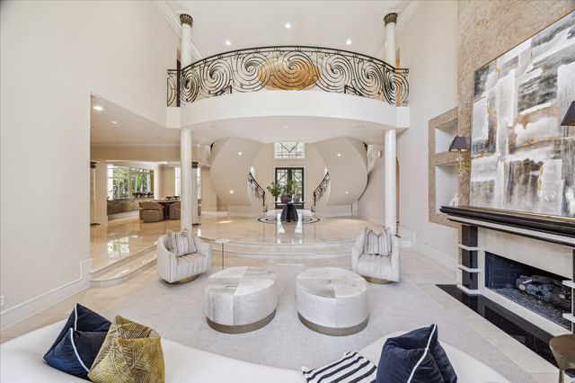 608 Little John Lane, Houston, TX 77024