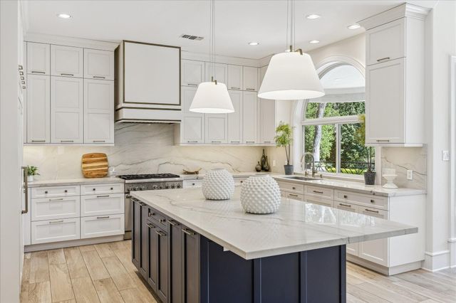 608 Little John Lane, Houston, TX 77024