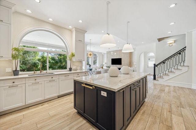 608 Little John Lane, Houston, TX 77024