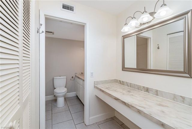 135 Cypress WAY E # H, Naples, FL 34110