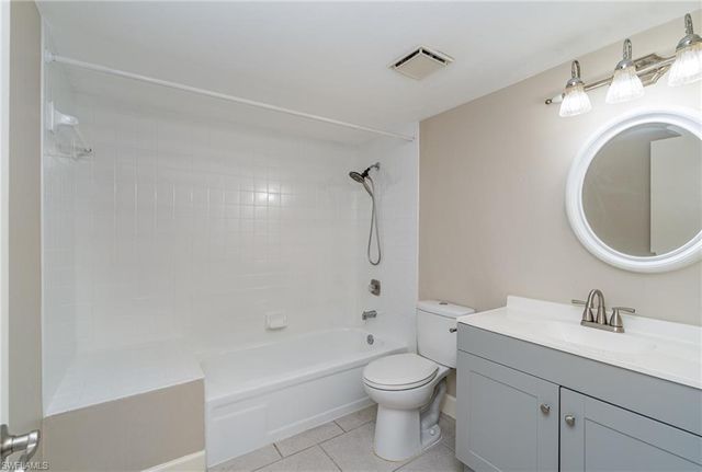 135 Cypress WAY E # H, Naples, FL 34110