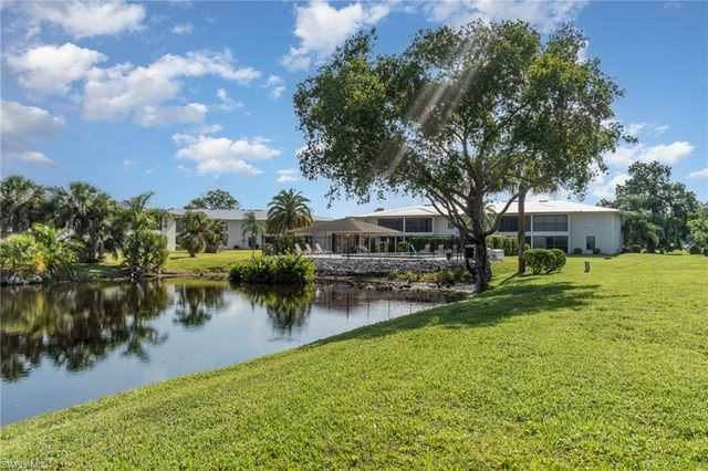 135 Cypress WAY E # H, Naples, FL 34110