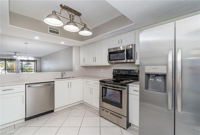 135 Cypress WAY E # H, Naples, FL 34110