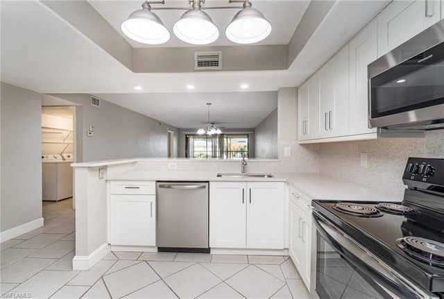 135 Cypress WAY E # H, Naples, FL 34110