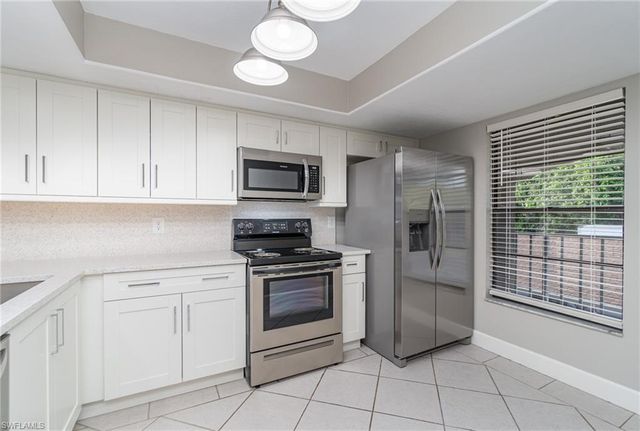 135 Cypress WAY E # H, Naples, FL 34110