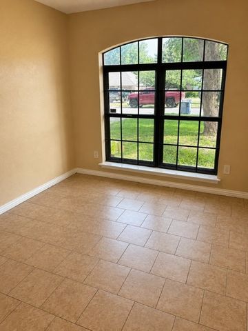 216 Monica Street, Glenn Heights, TX 75154