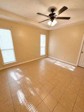 216 Monica Street, Glenn Heights, TX 75154