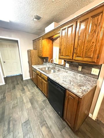 216 Monica Street, Glenn Heights, TX 75154