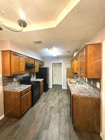 216 Monica Street, Glenn Heights, TX 75154