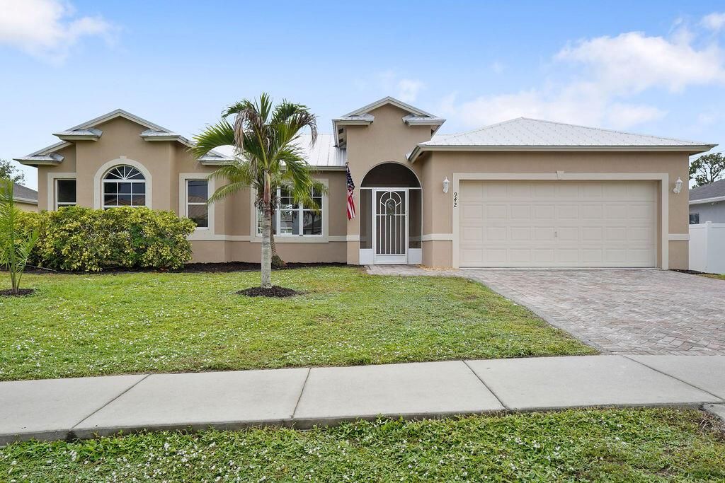 942 SW IDOL Avenue, Port St. Lucie, FL 34953