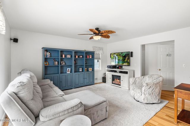 981 Feathertree Drive, Toms River, NJ 08753