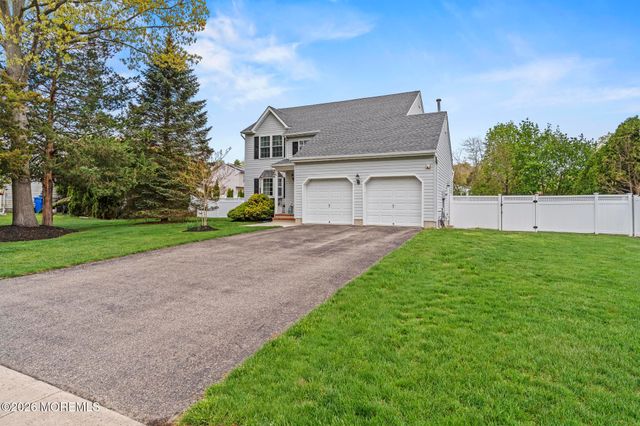 981 Feathertree Drive, Toms River, NJ 08753
