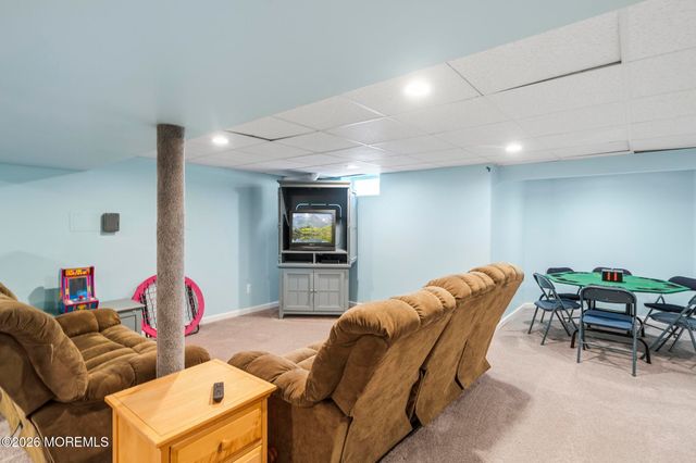 981 Feathertree Drive, Toms River, NJ 08753