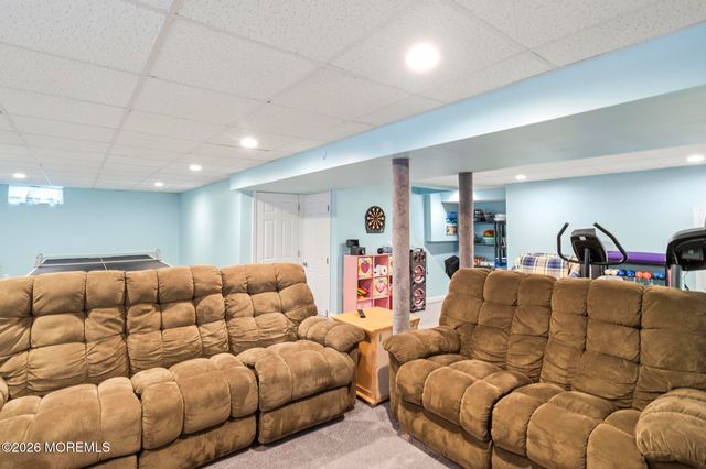 981 Feathertree Drive, Toms River, NJ 08753