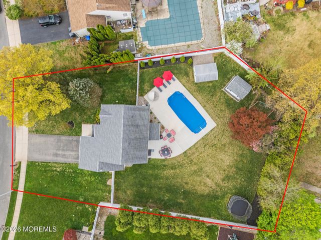 981 Feathertree Drive, Toms River, NJ 08753