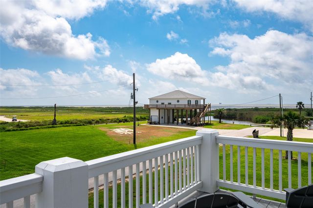 821 Casa Drive, Crystal Beach, TX 77650