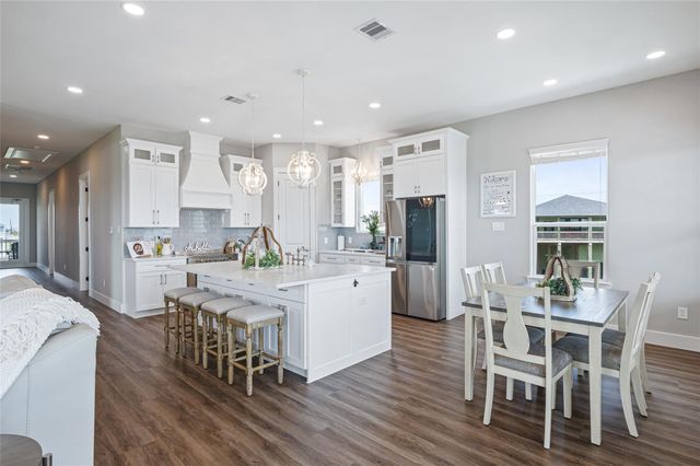 821 Casa Drive, Crystal Beach, TX 77650